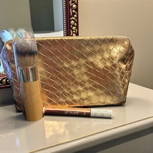 Tarte New & Sealed Beauty Bundle – Cosmetic Pouch, Brush & Lip Plump